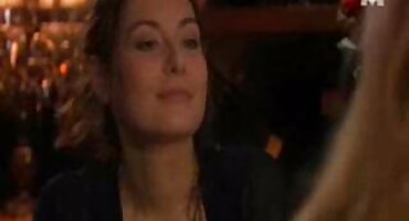 అందమైన తెలుగు సెక్స్ ఫిలిం అందగత్తె యొక్క ఉదయం బెడ్ రూమ్ లో ఒక శృంగార ప్రదర్శన తో ప్రారంభమవుతుంది