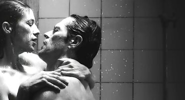 రుచికరమైన నల్లటి జుట్టు గల స్త్రీని milf క్రూరంగా తో తెలుగు సెక్స్ ఫిలిం ఆమె భంగిమలో