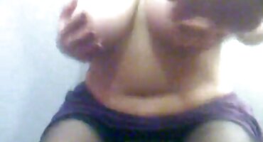 ఆమె మెడ మీద ఒక రింగ్ తో బస్టీ మహిళ పూకు మీధ చీలిన ప్రదేశం స్టిమ్యులేషన్ నుండి తెలుగులో సెక్స్ ఫిలిం