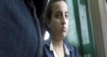 పతిత ఒక స్ట్రిప్టీస్ మరియు ఒక చేతితో అబ్బాయికి హస్త ప్రయోగం చేయడం సెక్స్ బ్లూ ఫిలిం సెక్స్ తెలుగు వీక్షకులు మధ్య ఆసక్తి రేకెత్తిస్తుంది