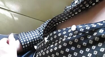 భార్య తన భర్త యొక్క ఫాలస్ తో తెలుగు సెక్స్ బ్లూ ఫిలిం ఆమె నోరు తో ఆడాడు మరియు గాడిద తన పురుషాంగం గెట్స్