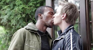 ఫిష్నెట్లలో విలాసవంతమైన టెంప్ట్రెస్ తెలుగులో సెక్స్ ఫిలిం గై ఒక మంచి సెక్స్ ఇచ్చింది