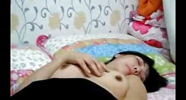 నల్లటి జుట్టు గల స్త్రీని ఆమె ప్రేమికుడు తో మంచం లో ఒక వేడి తెలుగులో సెక్స్ ఫిలిం ఫక్ ఉంది