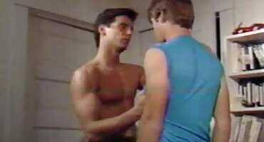 నల్లటి జుట్టు గల స్త్రీని స్నానపు తొట్టెలో వచ్చింది తెలుగు బ్లూ ఫిలిం సెక్స్ మరియు బెడ్ రూమ్ లో ఫక్ లాగారు