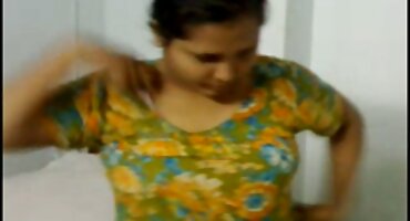 రెండు రష్యన్ మహిళలు హింసాత్మకంగా తన సెక్స్ వీడియో బ్లూ ఫిలిం తెలుగు కమ్ కోసం ప్రియుడు తో ఫక్