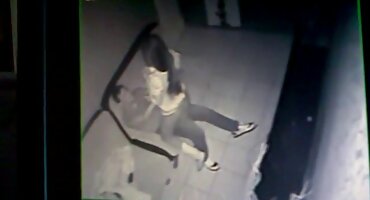 అతను తన స్నేహితురాలు తెలుగు తెలుగు సెక్స్ ఫిలిం నుండి లోదుస్తులను తీసివేసి, గొరుగుట పుస్సీలో నైపుణ్యంగా ఫక్ చేయడం ప్రారంభించాడు