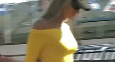 బాసీ లేడీ ఒక కూచ్ తెలుగు సెక్స్ ఫిలిం కోసం అడిగారు మరియు ఆమె స్నాచ్ టేబుల్ మీద కూల్చివేసి వీలు