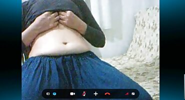 ఆకర్షణీయమైన పతిత సెక్స్ బ్లూ ఫిలిం తెలుగు పురుషాంగము వంటి పరికరము మరియు లాలాజలం గాగింగ్