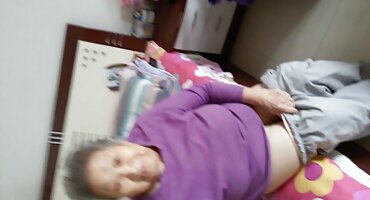 మ్యాన్ ఒక తెలుగు సెక్స్ ఫిలిం కం బస్టీ మహిళ డ్రైవర్ యొక్క యోని ఫక్ కారులో