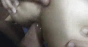 గల్లిబుల్ నల్లటి జుట్టు గల స్త్రీని ఒక తెలుగు సెక్స్ ఫిలిం మెటల్ పంజరం లోకి పొందడానికి అంగీకరించింది