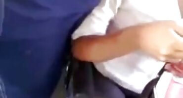 అతను కవర్లు కింద తన సోదరుడు అప్ అధిరోహించాడు మరియు తన ఆత్మవిశ్వాసం కోసం చేరుకుంది సెక్స్ తెలుగు సెక్స్ ఫిలిం