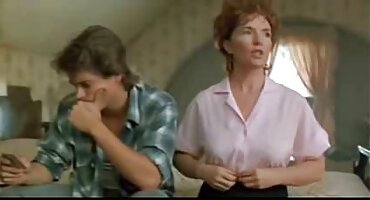 పచ్చబొట్టు పొడిచే స్టడ్ యువ బ్లూ ఫిలిం సెక్స్ తెలుగు రెడ్ హెడ్ యొక్క బుగ్గలు మరియు పుస్సీ సాగుతుంది