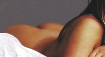 ఆమె మేజోళ్ళు తో చిక్ లోదుస్తుల ధరిస్తుంది మరియు హింసాత్మకంగా ఆమె ప్రేమికుడు లొంగిపోయాడు తెలుగు హీరోయిన్ సెక్స్ ఫిలిం